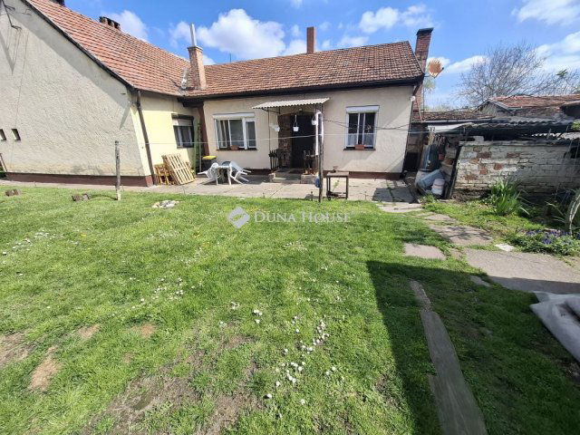 Eladó ikerház, Kiskunfélegyházán 37.9 M Ft, 3 szobás