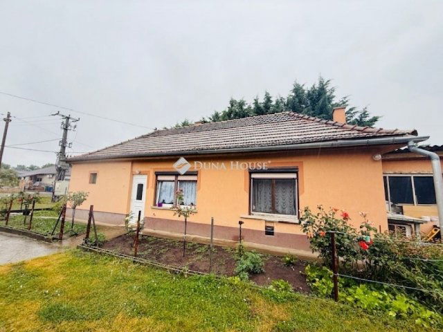 Eladó családi ház, Gombán 41.9 M Ft, 2 szobás
