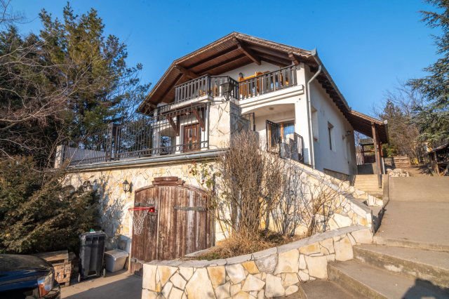 Eladó családi ház, Fóton 239.999 M Ft, 6 szobás