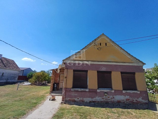 Eladó családi ház, Dunafalván 13.399 M Ft, 2+1 szobás