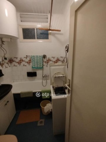 Eladó téglalakás, Pécsett 33.8 M Ft, 2 szobás