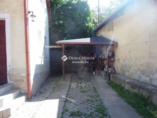 Eladó családi ház, Pécsett 85 M Ft, 4 szobás