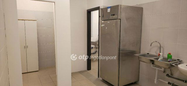 Eladó üzlethelyiség, Hajdúböszörményen 39 M Ft