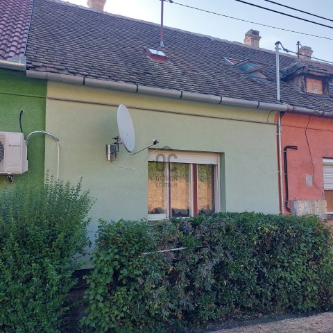 Eladó sorház, Pécsett 9.9 M Ft, 3 szobás / költözzbe.hu