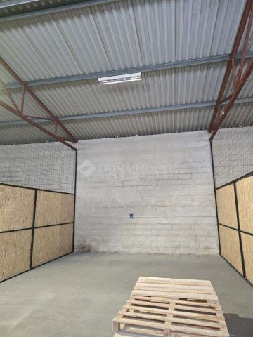 Kiadó ipari ingatlan, Pécsett, Légszeszgyár utcában