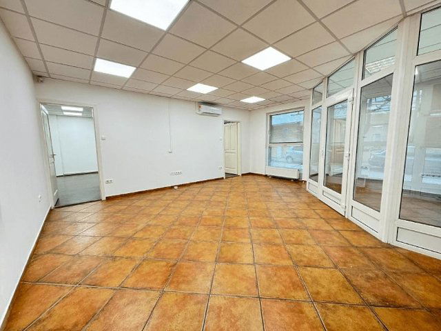 Eladó üzlethelyiség, IV. kerületben, Károlyi István utcában