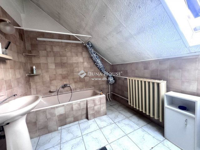 Eladó sorház, Komlón 59.99 M Ft, 7 szobás / költözzbe.hu