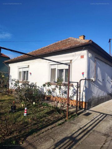 Eladó családi ház, Szegeden 69.9 M Ft, 3 szobás