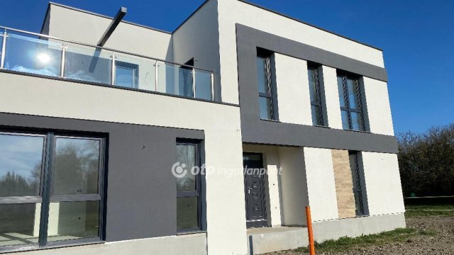 Eladó téglalakás, Győrött 199.99 M Ft, 3+1 szobás