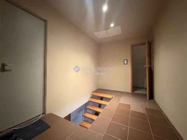 Eladó családi ház, Tápiószecsőn 63.9 M Ft, 3 szobás