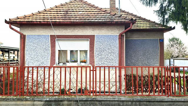 Eladó családi ház, Dombóváron 32.5 M Ft, 2 szobás