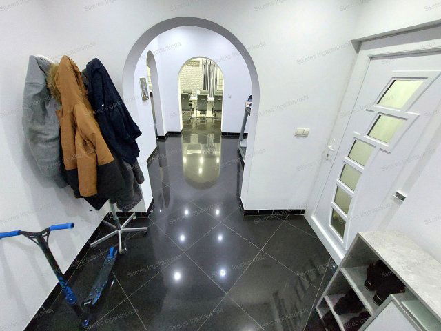 Eladó családi ház, Tokodaltárón 79.9 M Ft, 7 szobás