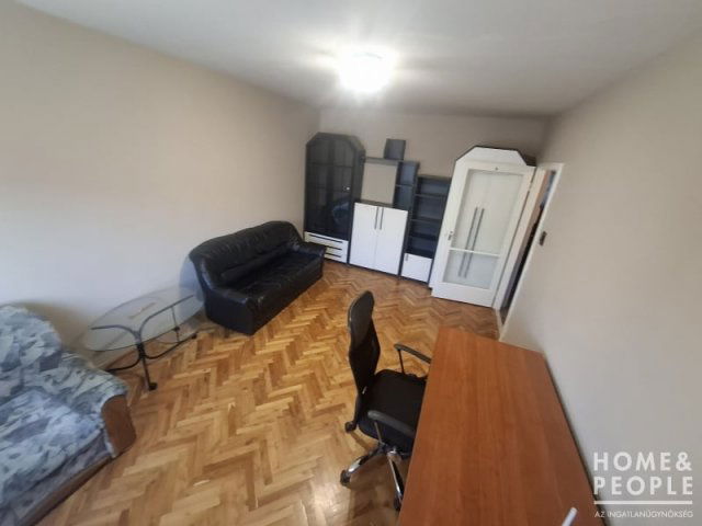 Eladó téglalakás, Szegeden 45.5 M Ft, 2 szobás