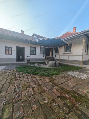 Eladó családi ház, Jászberényben 44.99 M Ft, 3 szobás