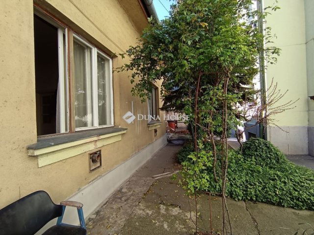 Eladó téglalakás, Cegléden 32.5 M Ft, 3 szobás