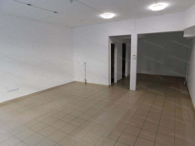 Eladó üzlethelyiség, Siófokon 74.9 M Ft, 9 szobás