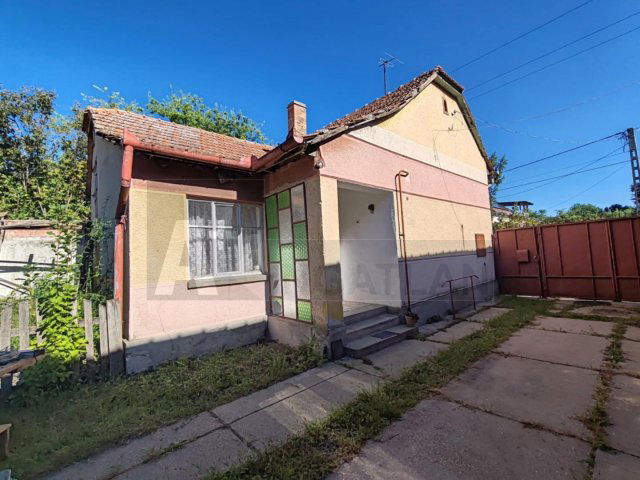 Eladó családi ház, Kisteleken 28.9 M Ft, 2 szobás