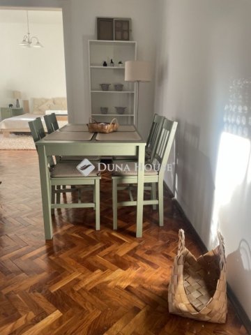 Eladó téglalakás, Pécsett 72 M Ft, 2 szobás