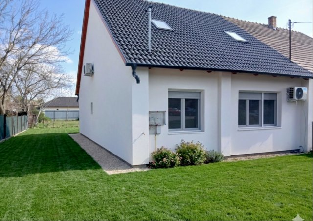 Eladó ikerház, Tökölön 95 M Ft, 5 szobás