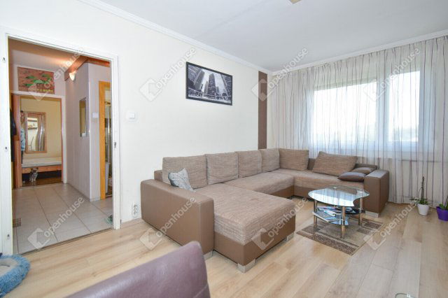 Eladó panellakás, Szegeden 47.99 M Ft, 2 szobás