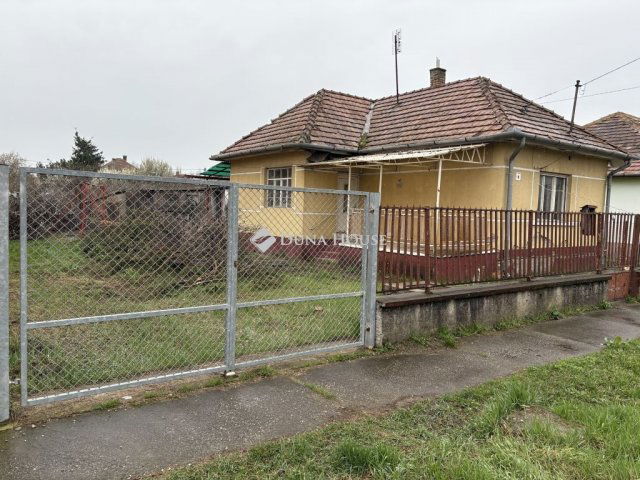 Eladó családi ház, Vecsésen 49.9 M Ft, 2 szobás