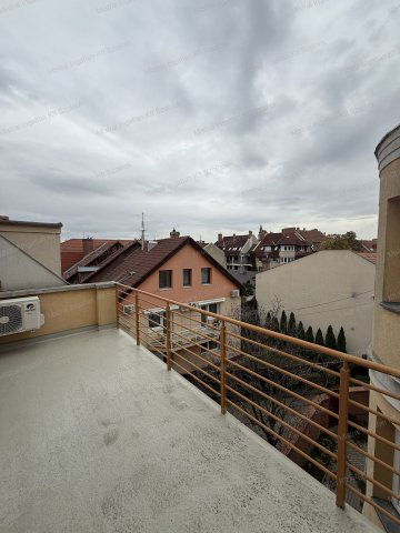 Eladó téglalakás, Szolnokon 69.8 M Ft, 3 szobás