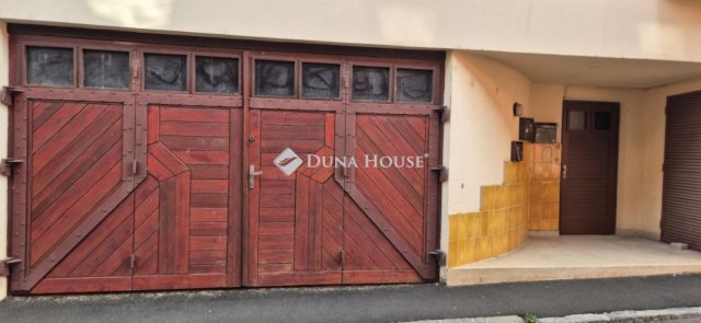 Kiadó téglalakás, albérlet, Pécsett 210 E Ft / hó, 3 szobás