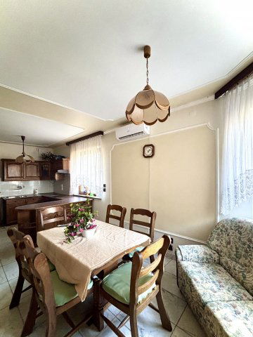 Eladó nyaraló, Zamárdiban 220 M Ft, 11 szobás