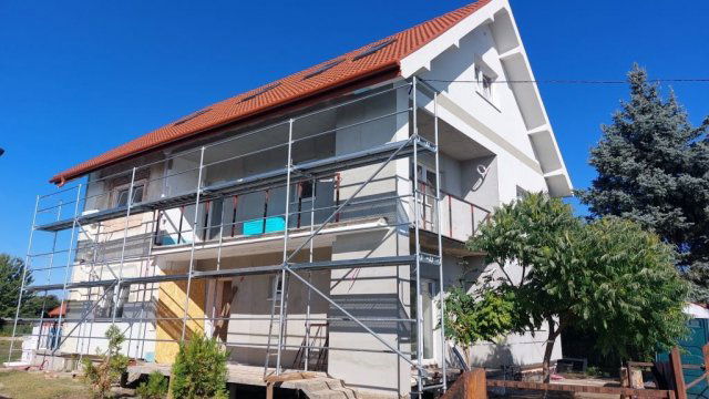 Eladó családi ház, Besnyőn 199 M Ft, 10+3 szobás