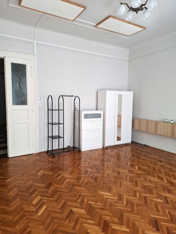 Eladó téglalakás, Budapesten, VI. kerületben, Aradi utcában