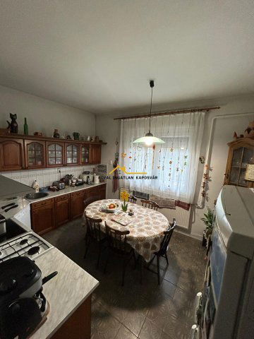 Eladó családi ház, Kaposváron, Eger utcában 66 M Ft, 5 szobás