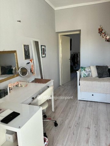 Eladó családi ház, Pécsett 89.9 M Ft, 4 szobás