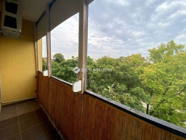 Eladó panellakás, Pécsett 51.5 M Ft, 2 szobás