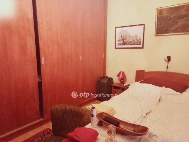 Eladó családi ház, Tarpán 30 M Ft, 2 szobás