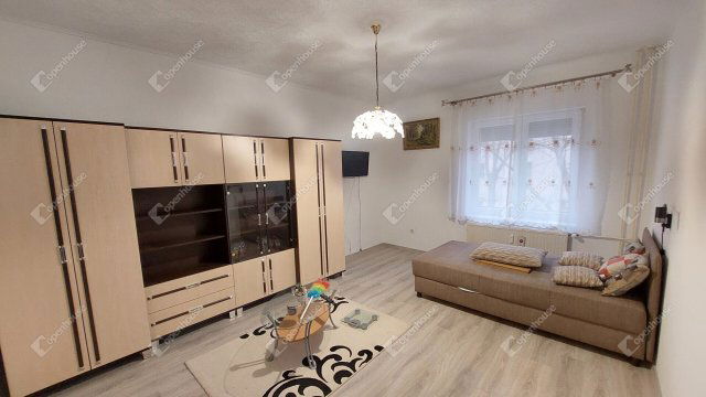 Eladó téglalakás, Oroszlányban 28 M Ft, 1 szobás