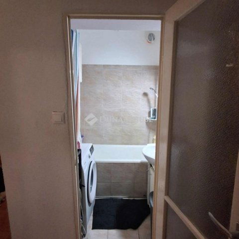 Kiadó panellakás, albérlet, Pécsett 150 E Ft / hó, 2 szobás