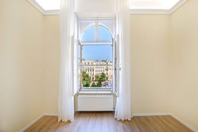 Kiadó téglalakás, albérlet, V. kerületben, Vörösmarty téren