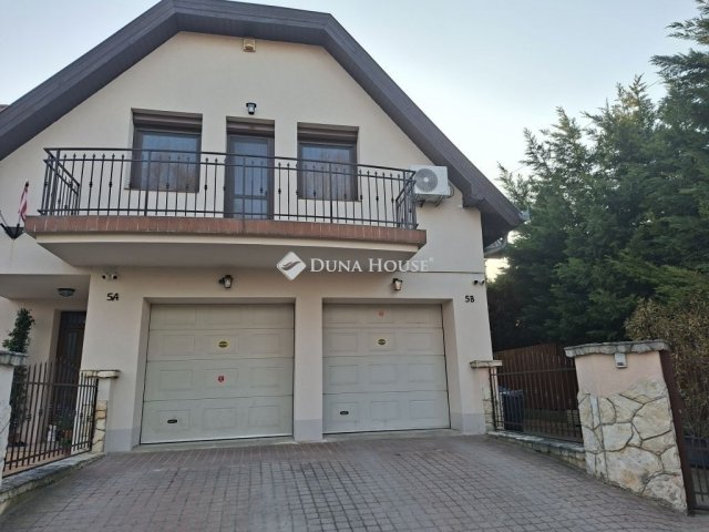 Eladó ikerház, Nagytarcsán 180 M Ft, 5 szobás