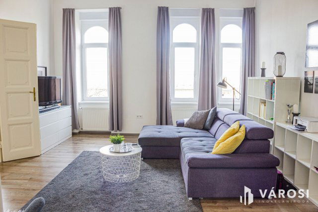 Eladó téglalakás, Szegeden 104 M Ft, 3 szobás