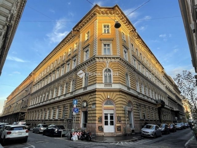 Eladó téglalakás, Budapesten, VI. kerületben 89 M Ft, 2 szobás