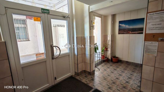 Eladó panellakás, Budaörsön 76.9 M Ft, 1+2 szobás