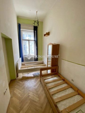 Eladó téglalakás, Budapesten, VI. kerületben 200 M Ft, 8 szobás