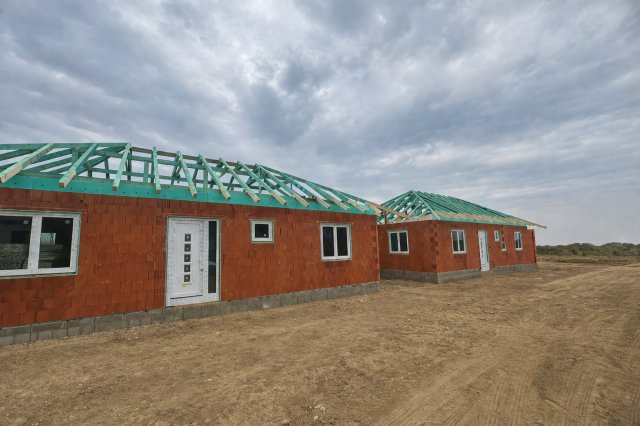 Eladó ikerház, Csörögön 90.8 M Ft, 3+1 szobás