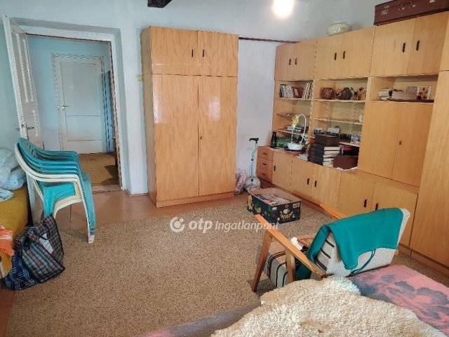 Eladó családi ház, Fegyverneken 12.99 M Ft, 3 szobás