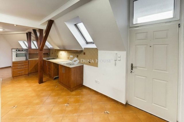 Eladó téglalakás, Kecskeméten 64.9 M Ft, 6 szobás