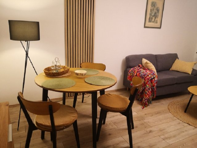 Kiadó panellakás, albérlet, Pécsett 190 E Ft / hó, 2 szobás