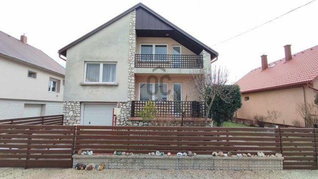 Eladó családi ház, Ajkán 78.9 M Ft, 5 szobás