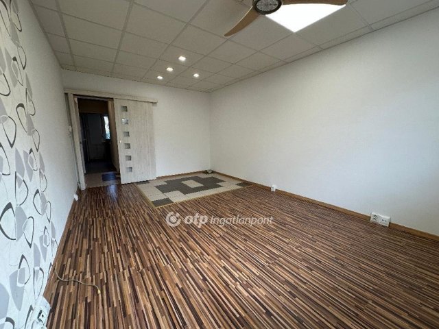 Eladó panellakás, Nyíregyházán 53 M Ft, 1+2 szobás