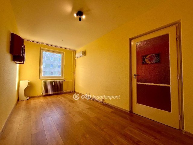 Eladó panellakás, Nyíregyházán 46.5 M Ft, 2+1 szobás