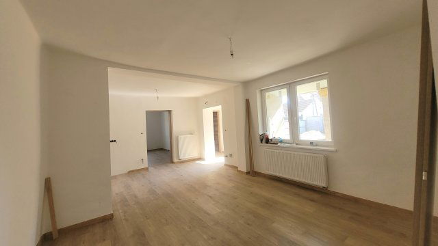 Eladó családi ház, Jászberényben 43.5 M Ft, 2 szobás